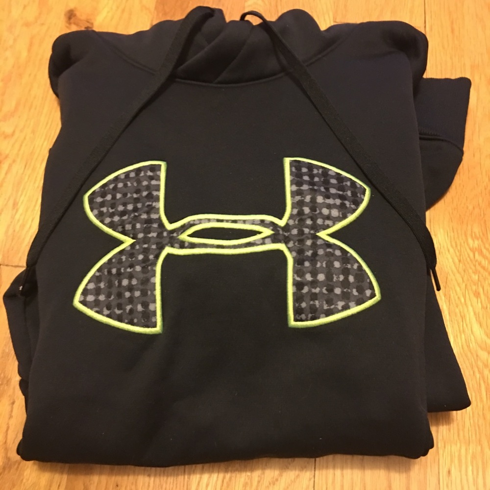 Women’s black Under Armour sweatshirt